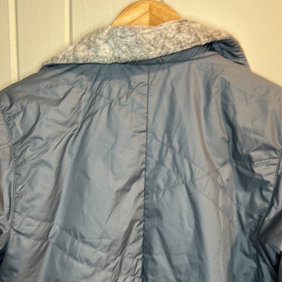 Columbia sportswear company with fur trim - Picture 8 of 12